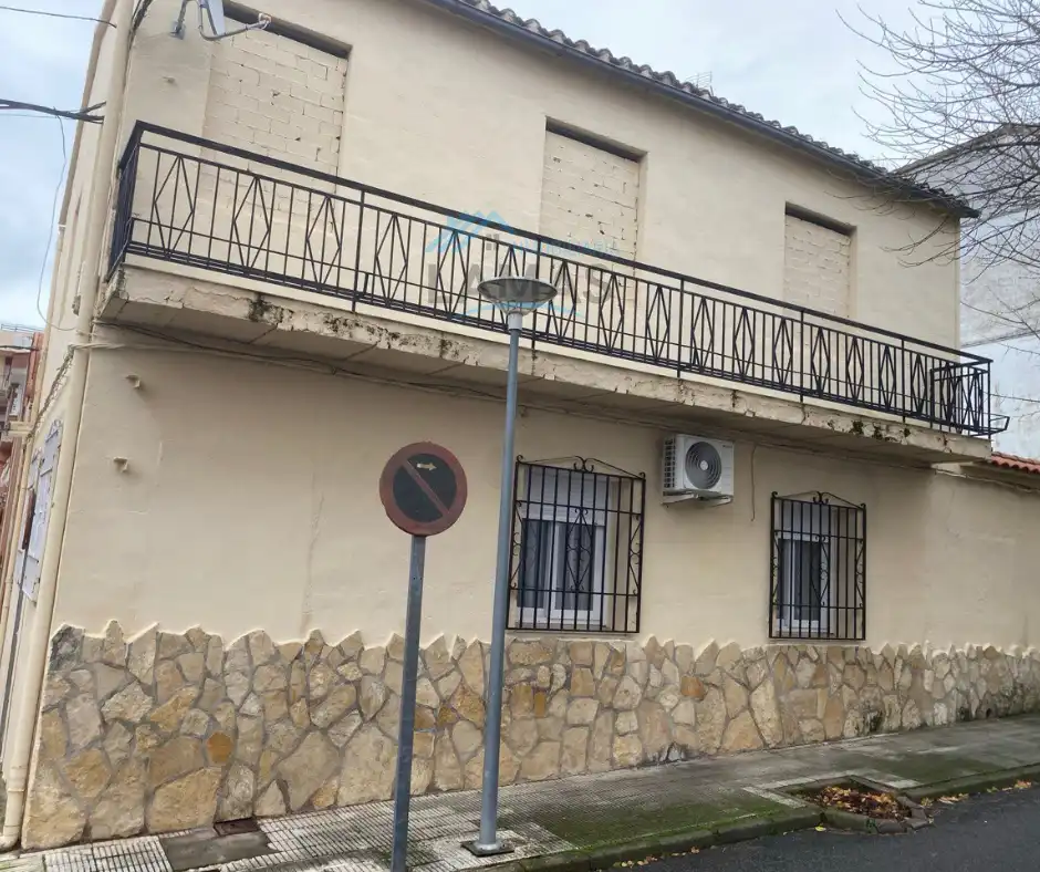 Vista exterior de Casa o chalet en venta en Navalmoral de la Mata con Aire acondicionado, Calefacción y Jardín privado