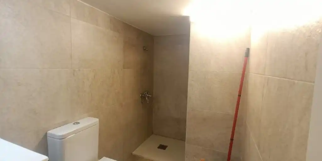 Bathroom of Duplexes for sale in Madrid  with Air Conditioner, Heating and Storage room