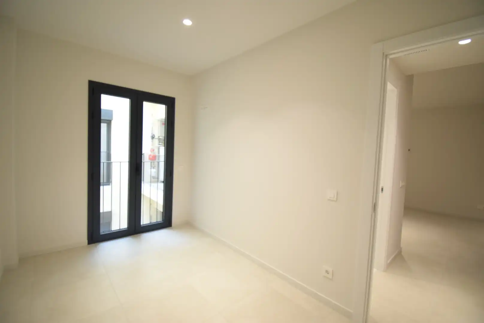 Wohnung zur Miete in Girona mit Klimaanlage, Heizung und Balkon