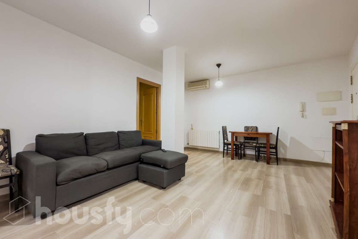 Sala d'estar de Planta baixa en venda en Cornellà de Llobregat amb Aire condicionat, Calefacció i Terrassa