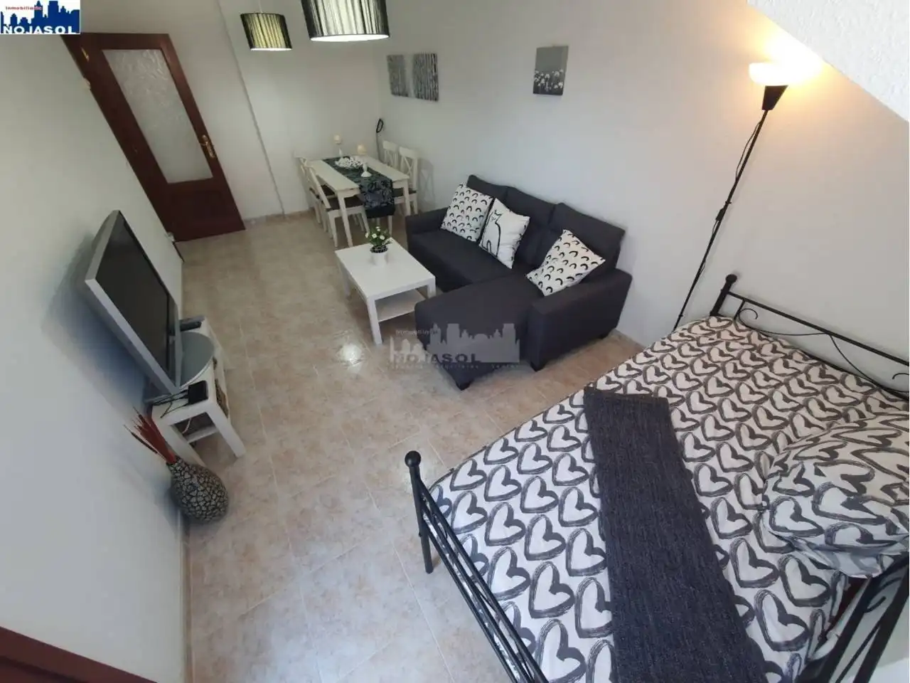 Sala d'estar de Àtic de lloguer en Noja amb Calefacció, Terrassa i Moblat