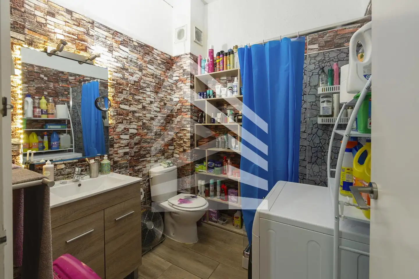 Baño de Piso en venta en Barcelona con Aire acondicionado, Terraza y Amueblado