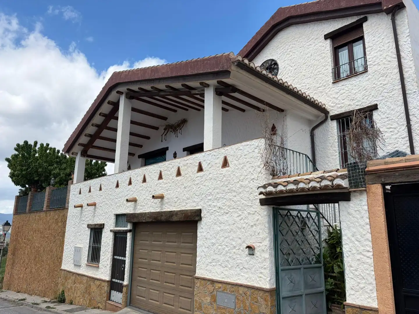 Vista exterior de Casa o xalet en venda en Nigüelas amb Jardí privat i Piscina comunitària