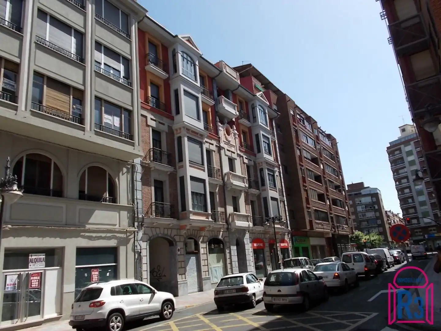 Vista exterior de Apartamento de alquiler en León Capital  con Calefacción, Terraza y Amueblado