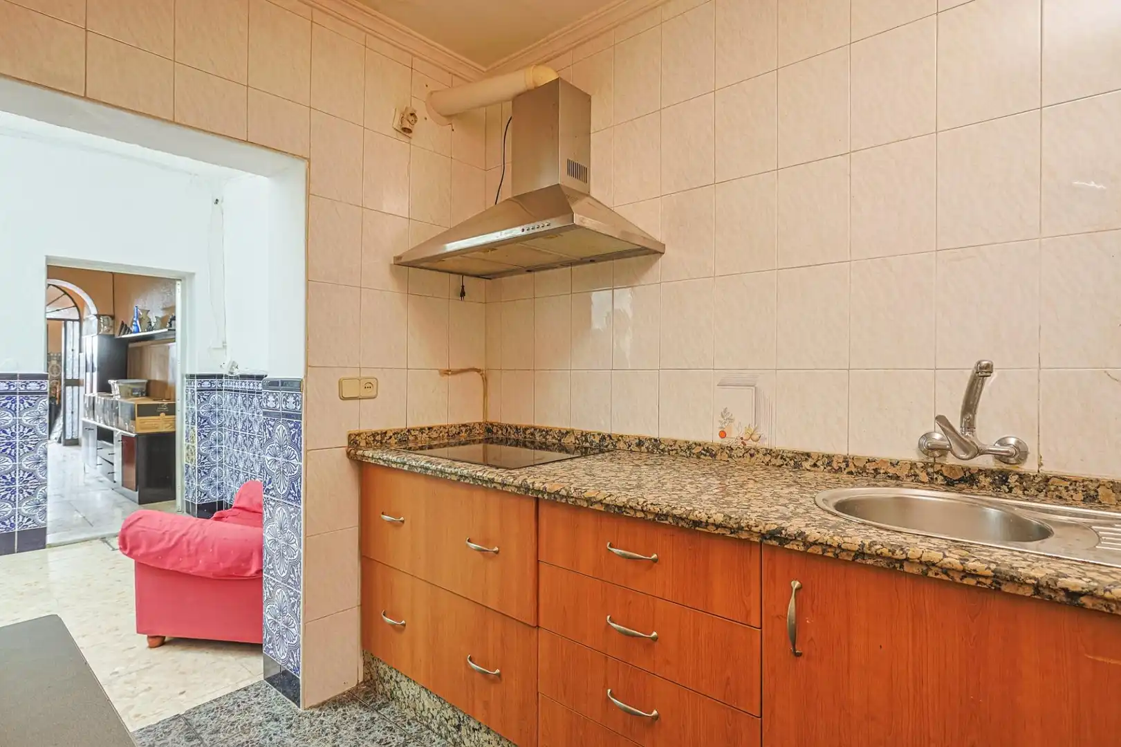 Cuina de Casa o xalet en venda en Sevilla amb Moblat i Balcó