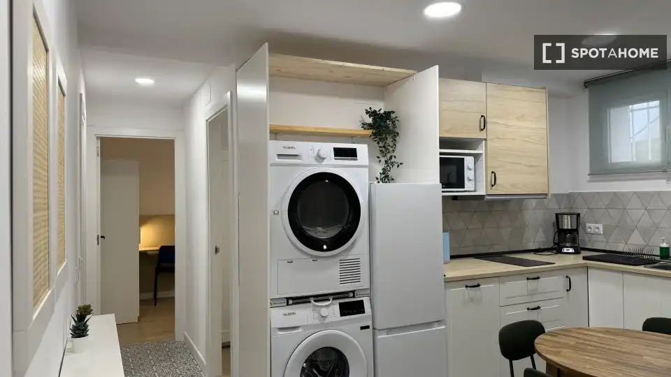 Cuina de Apartament per a compartir en Madrid amb Aire condicionat, Calefacció i Terrassa