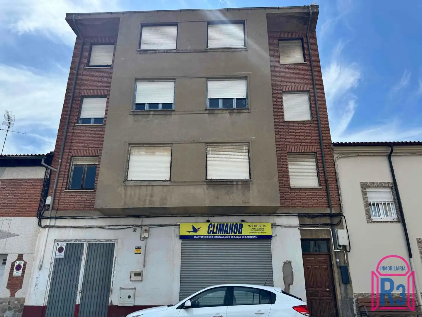 Vista exterior de Pis en venda en León Capital  amb Traster
