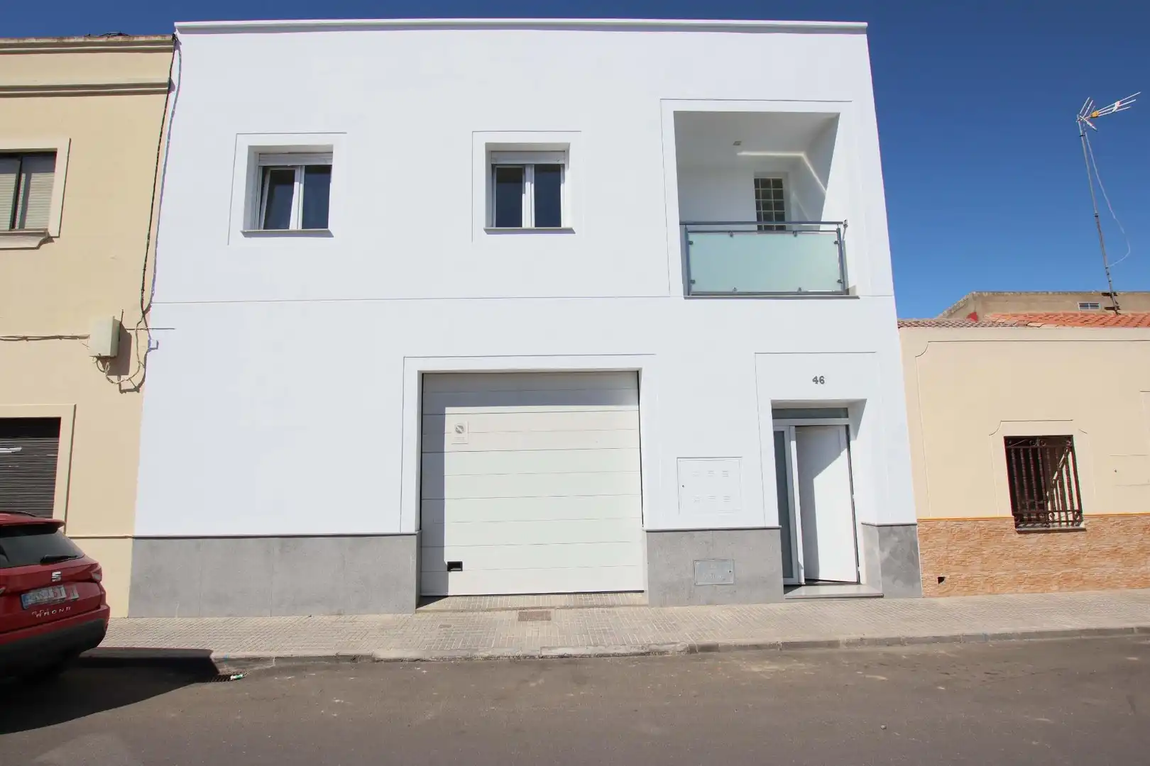 Vista exterior de Pis en venda en Puebla de la Calzada amb Terrassa i Balcó