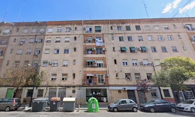 Local comercial en Alquiler en C/ Yecla en L'Amistat