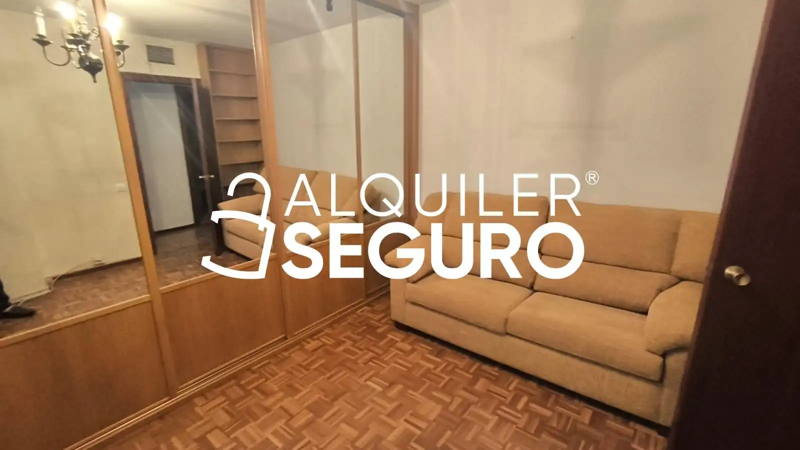 Bedroom of Flat for rent in Sevilla  with Air Conditioner and Furnished