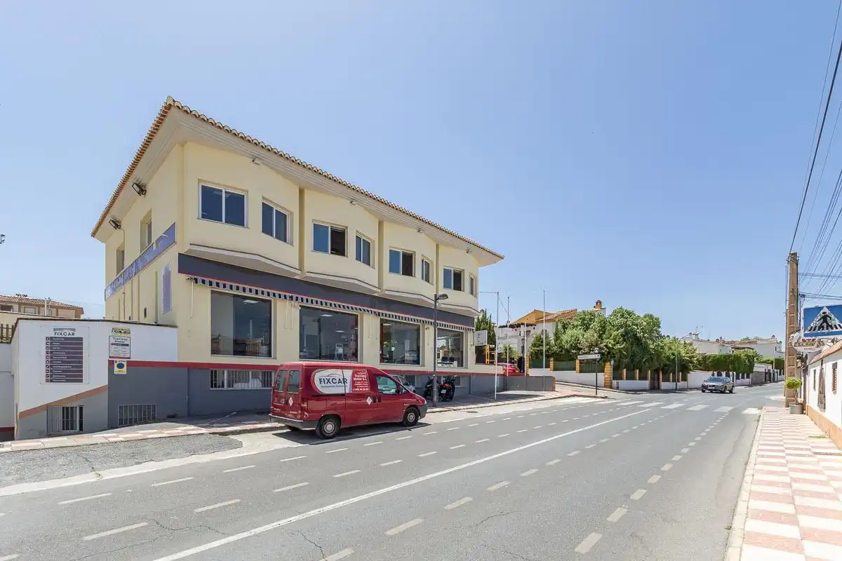 Außenansicht von Gebäude zur Miete in La Zubia