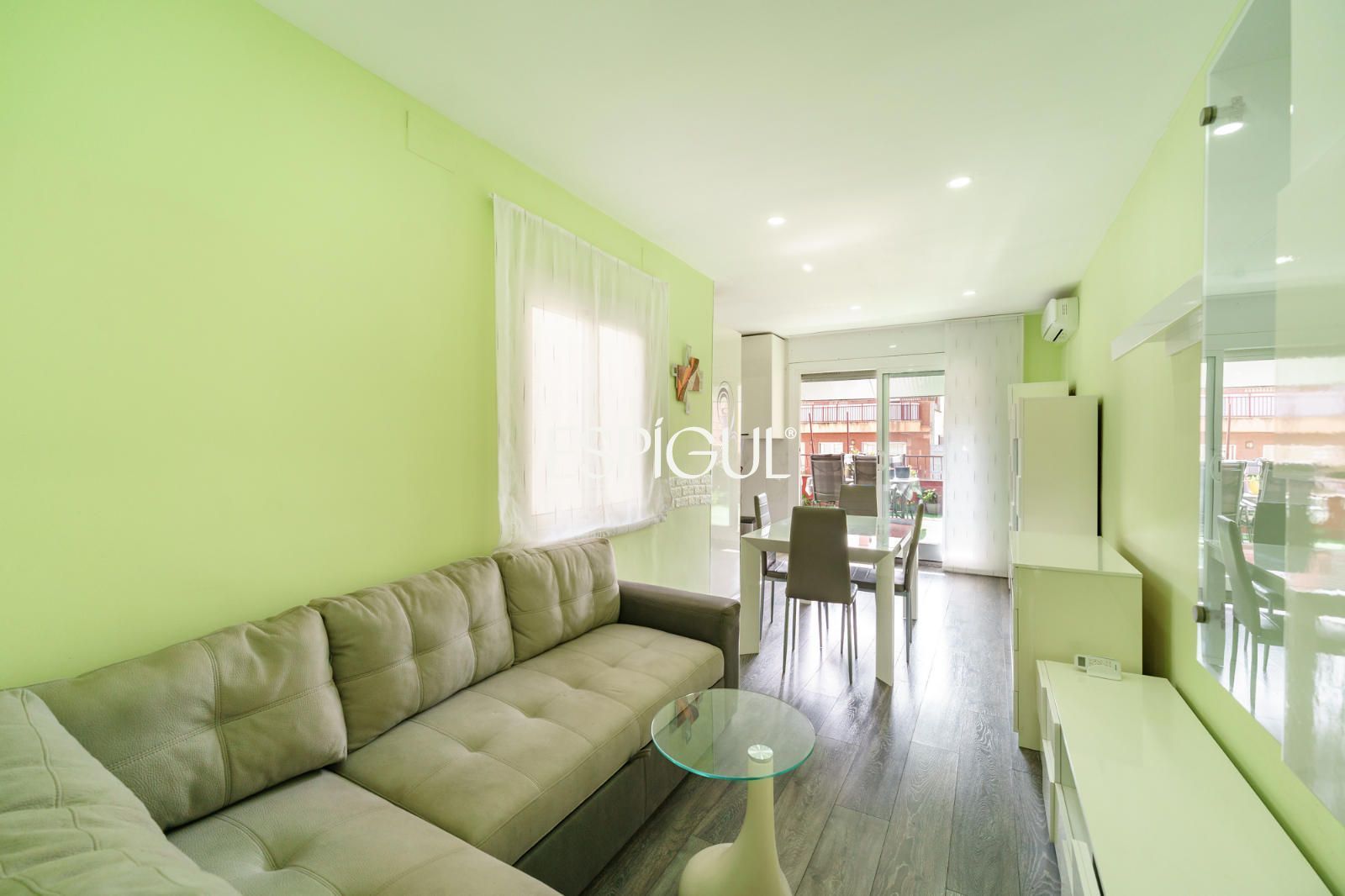 Sala d'estar de Àtic en venda en  Barcelona Capital amb Aire condicionat, Calefacció i Parquet