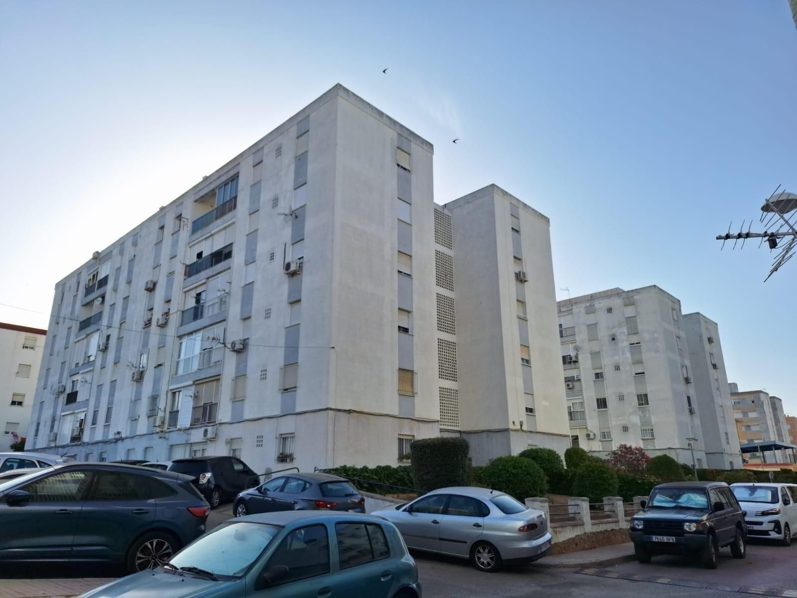 Vista exterior de Pis en venda en Jerez de la Frontera amb Terrassa i Balcó