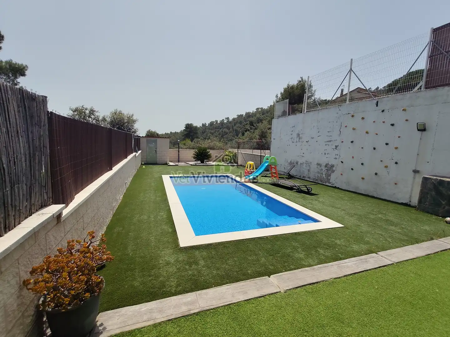 Piscina de Casa adosada en venda en Castellar del Vallès amb Calefacció, Jardí privat i Terrassa