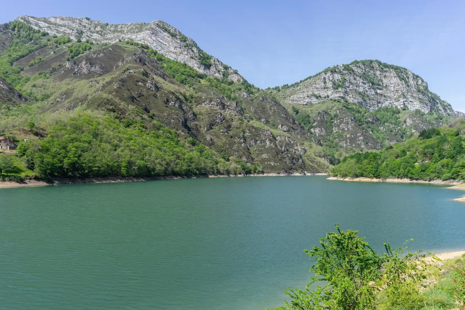 Casa o xalet en venda en Sobrescobio amb Jardí privat