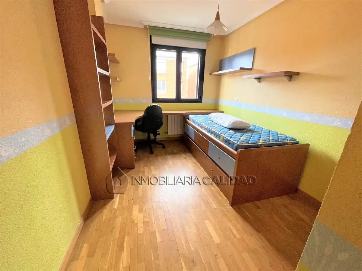 Habitación de Piso de alquiler en Burgos con Calefacción, Trastero y Amueblado