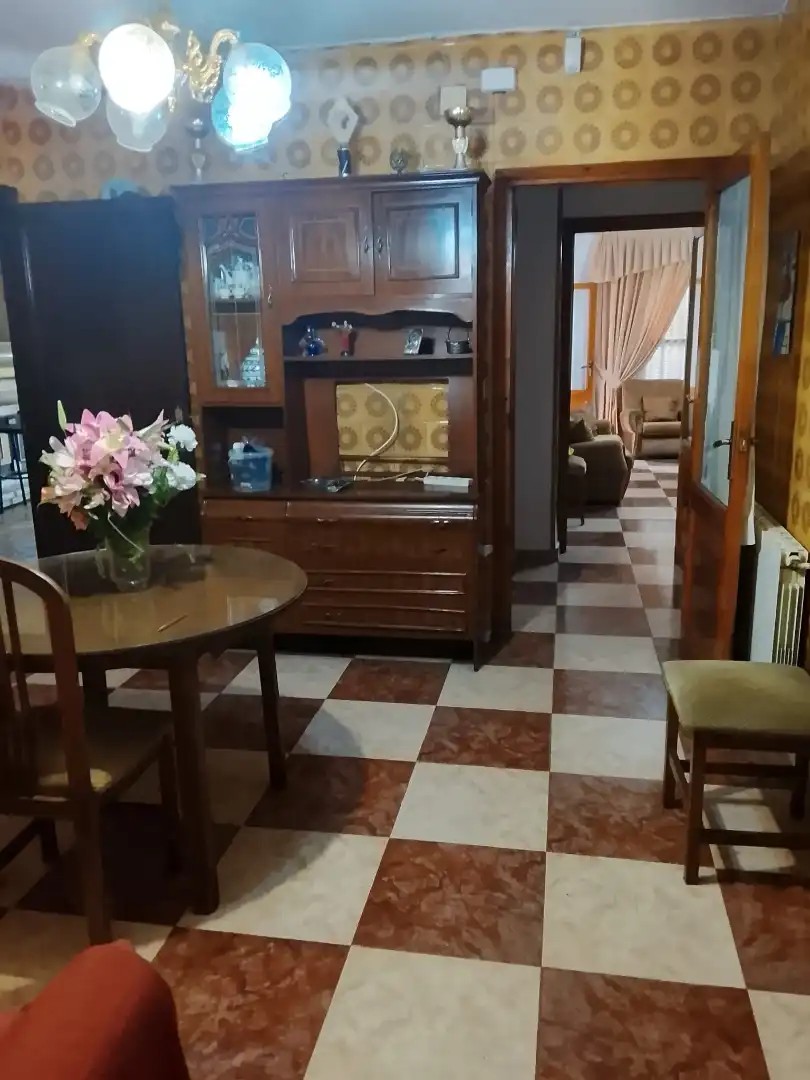 Sala d'estar de Casa o xalet en venda en Pozorrubielos de la Mancha amb Calefacció, Moblat i Forn