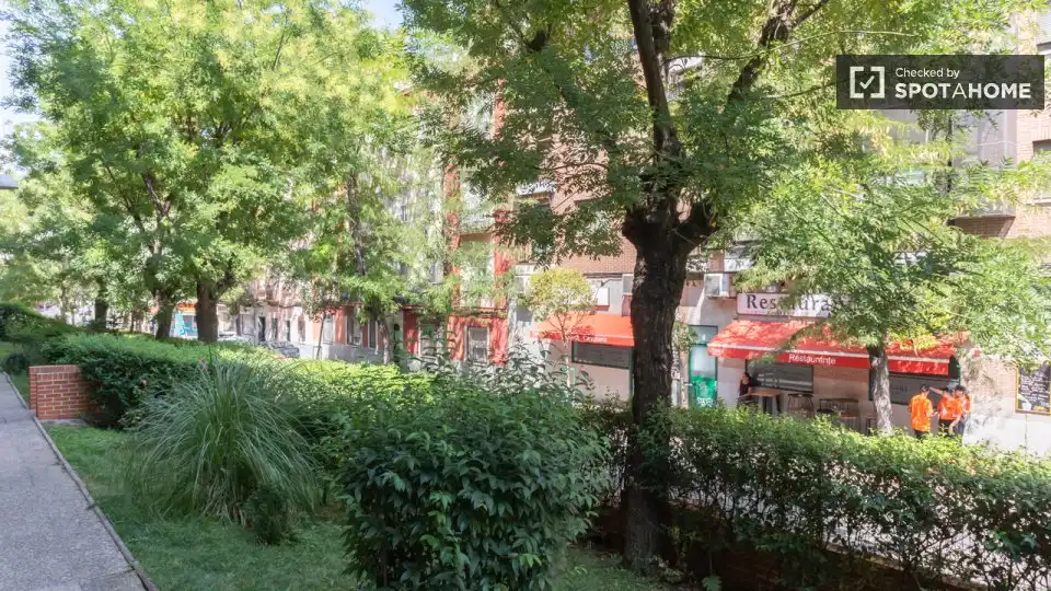 Vista exterior de Piso de alquiler en Madrid con Aire acondicionado, Calefacción y Amueblado