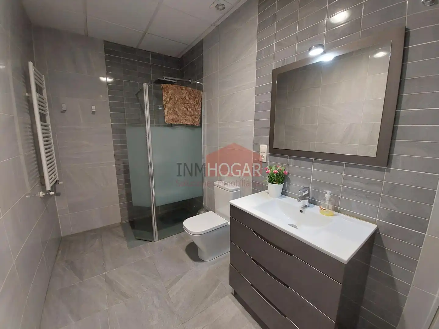 Bathroom of Houses for sale in Sanchidrián  with Private garden, Parquet flooring and Terrace