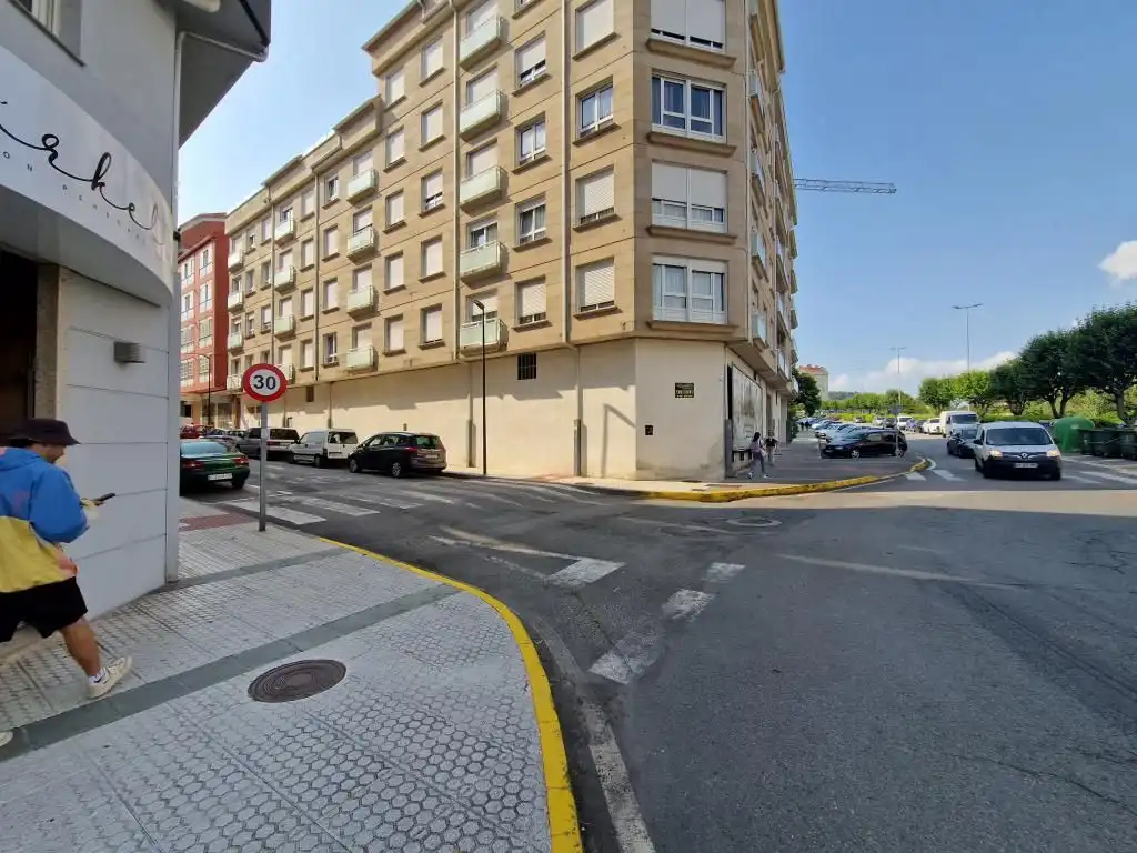 Local comercial de lloguer a Avenida da Constitución 19A, imagen 3