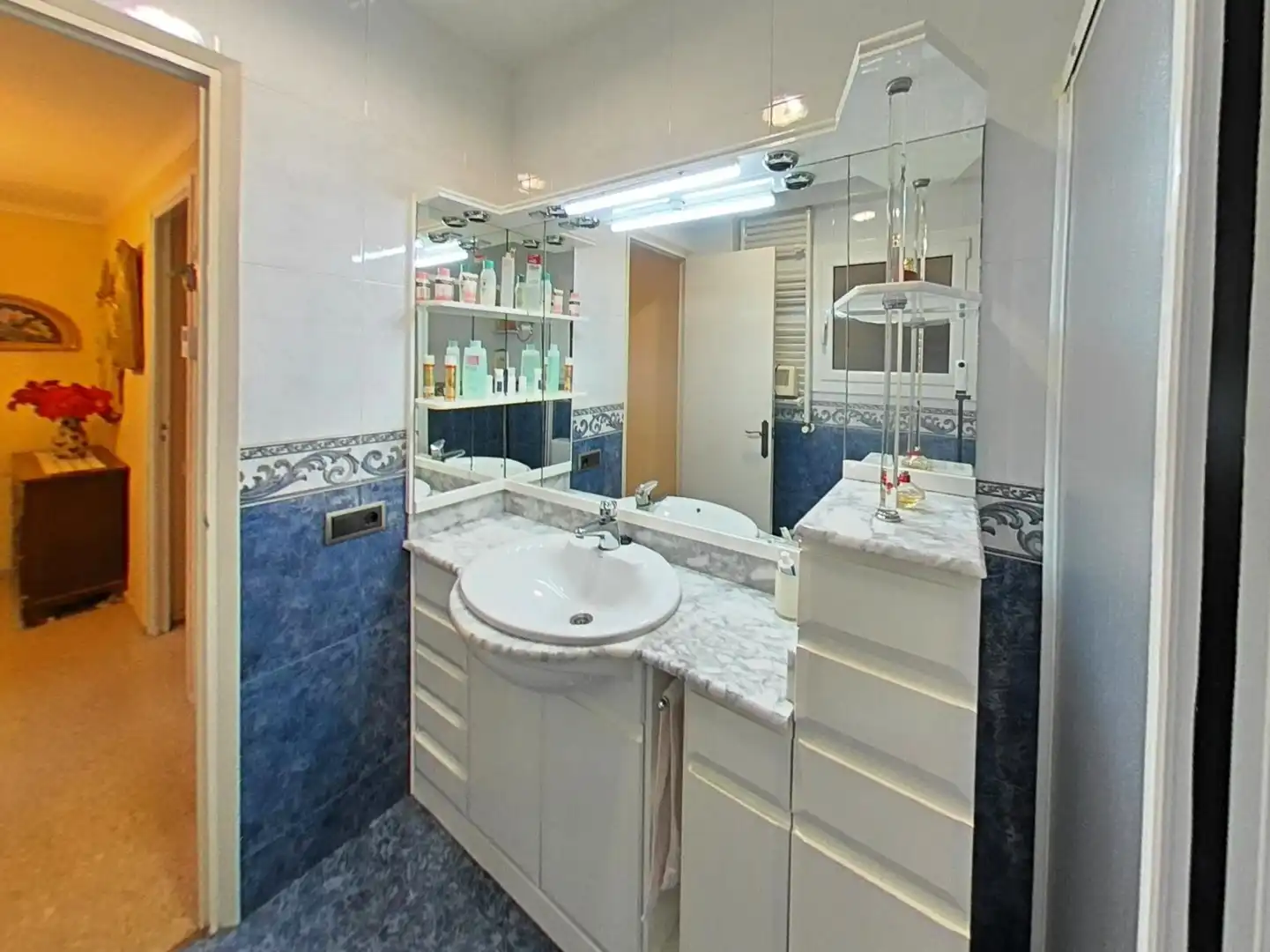 Bathroom of Flat for sale in Sabadell  with Air Conditioner, Heating and Storage room