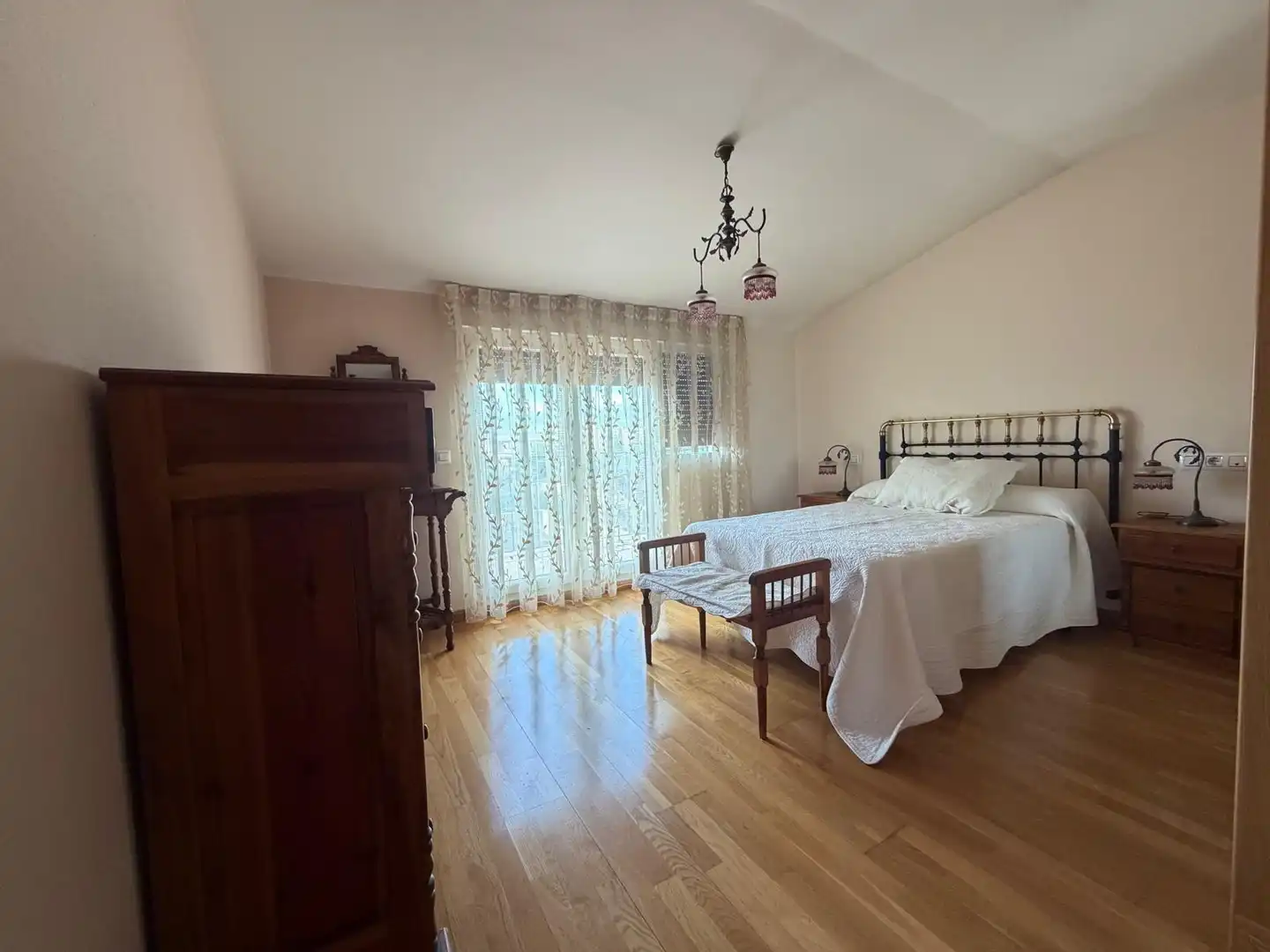 Dormitori de Casa adosada en venda en Palazuelos de Eresma amb Calefacció, Terrassa i Alarma