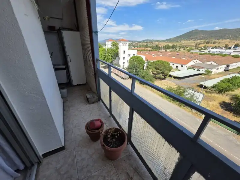 Terrasse von Wohnung zum Verkauf in Plasencia mit Klimaanlage, Privatgarten und Terrasse