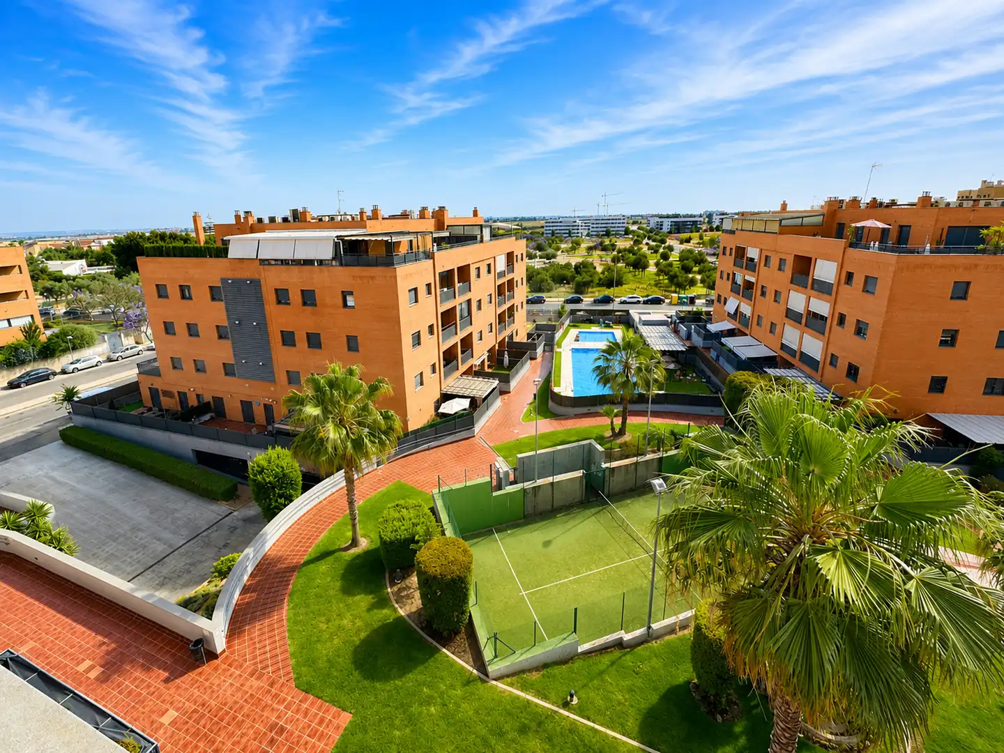 Vista exterior de Àtic en venda en Mairena del Aljarafe amb Aire condicionat, Terrassa i Traster