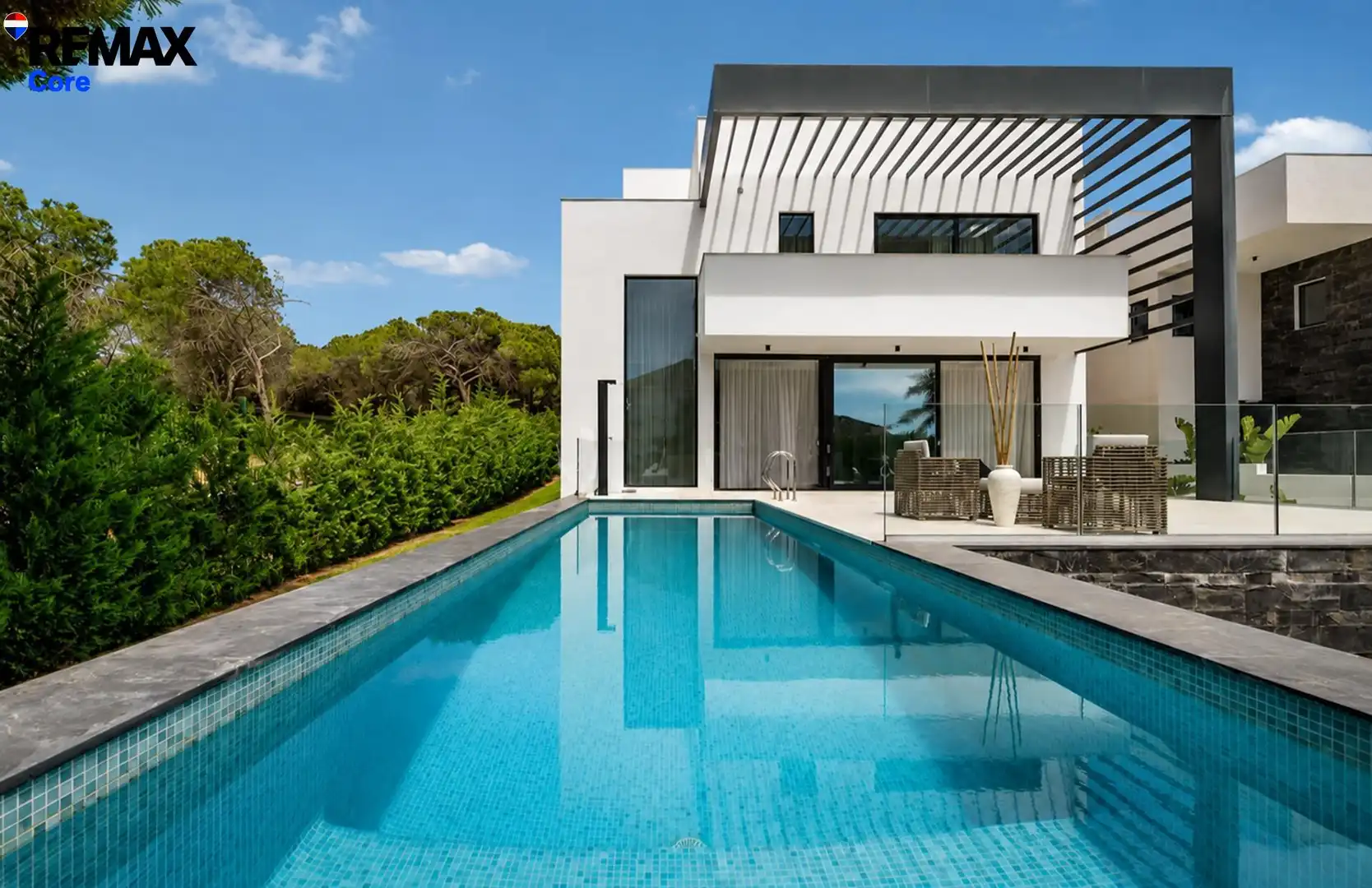 Piscina de Casa o xalet en venda en Marbella amb Aire condicionat, Calefacció i Jardí privat
