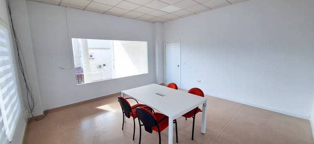 Oficina en Alquiler en Calle Flauta Mágica, 11 en Distrito Zeta - Recinto Ferial Cortijo de Torres