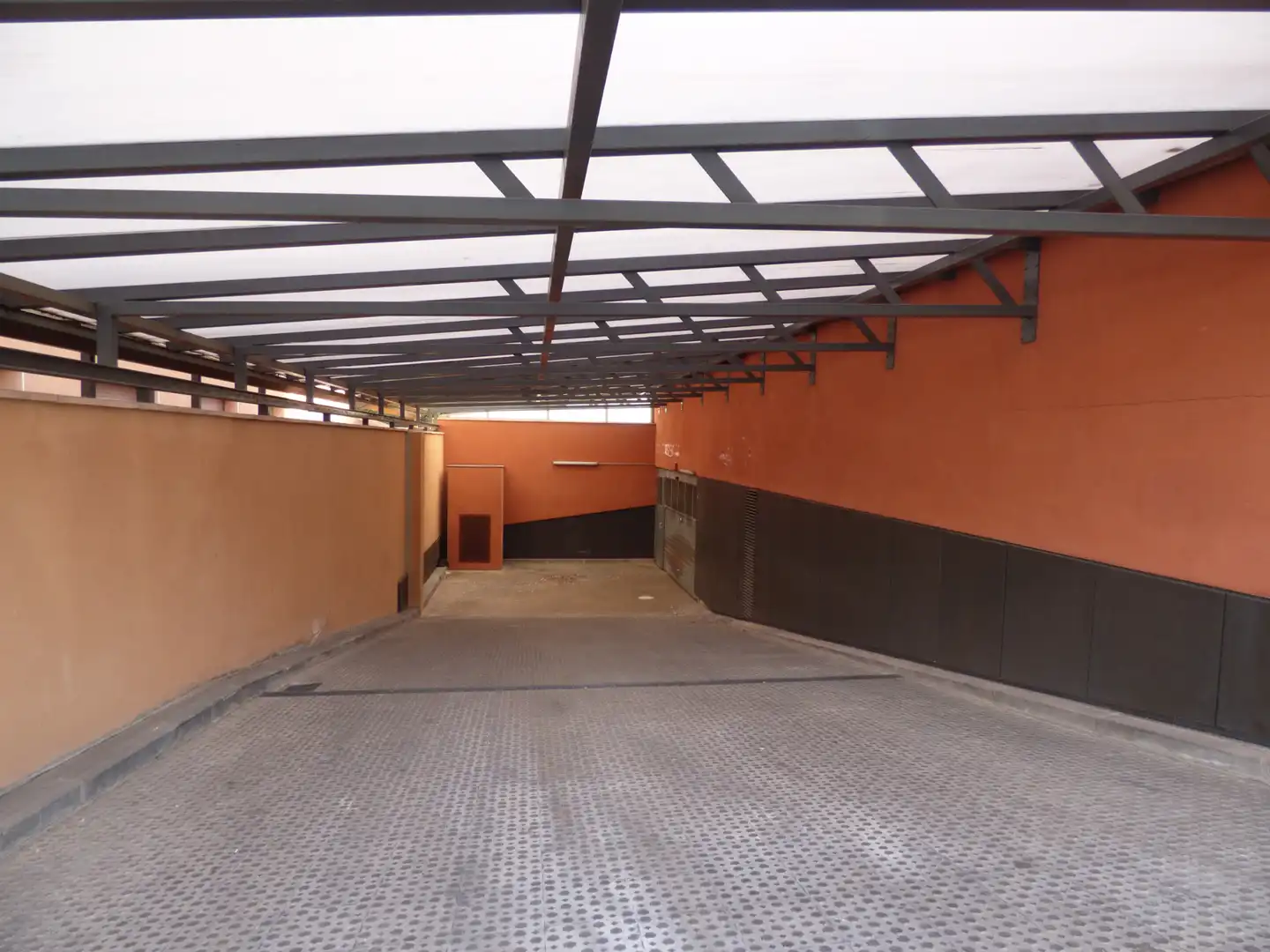 Parking de Piso de alquiler en Girona con Calefacción, Amueblado y Horno