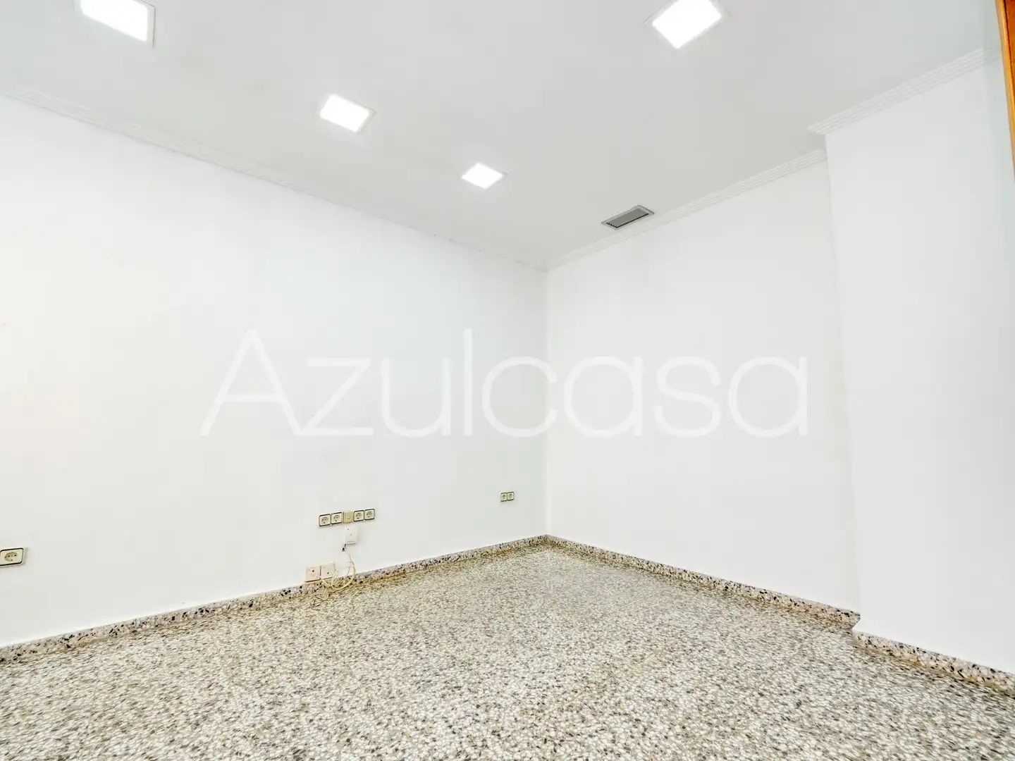 Commercial properties for sale in Alicante / Alacant  with Air Conditioner