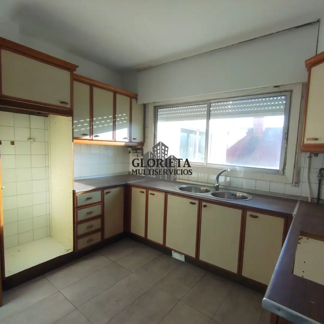 Cocina de Piso en venta en Vigo  con Calefacción, Parquet y Terraza