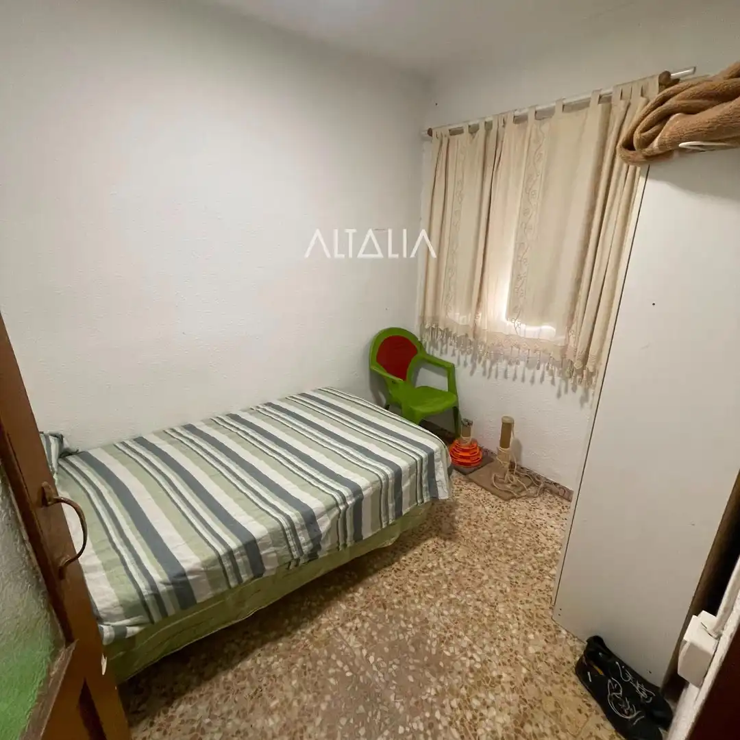 Dormitori de Casa adosada en venda en Cuenca amb Terrassa