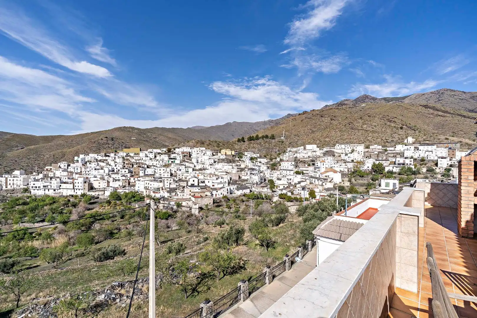 Vista exterior de Àtic en venda en Velefique amb Aire condicionat, Calefacció i Jardí privat