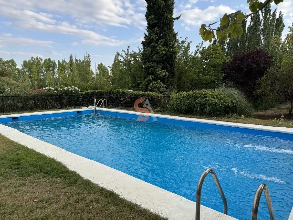 Piscina de Casa o chalet en venta en Cubillas de Santa Marta con Calefacción, Jardín privado y Terraza