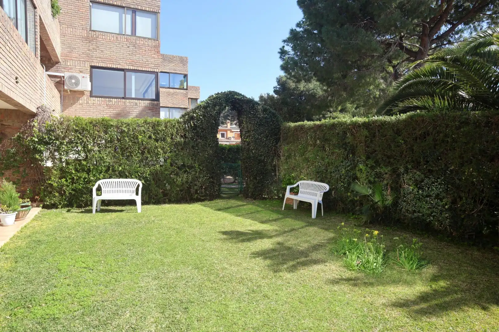 Garten von Erdgeschoss zur Miete in Rocafort mit Klimaanlage, Heizung und Möbliert