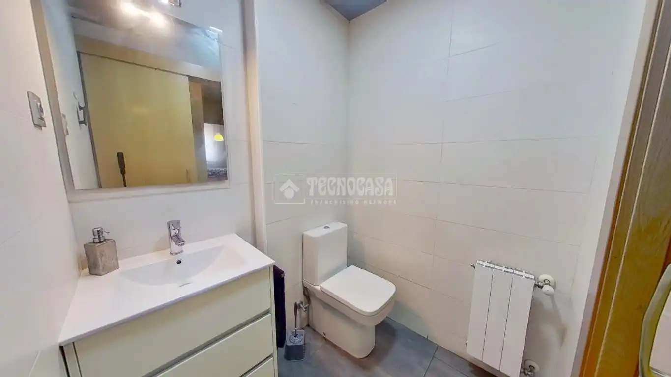 Baño de Piso en venta en Sabadell con Aire acondicionado