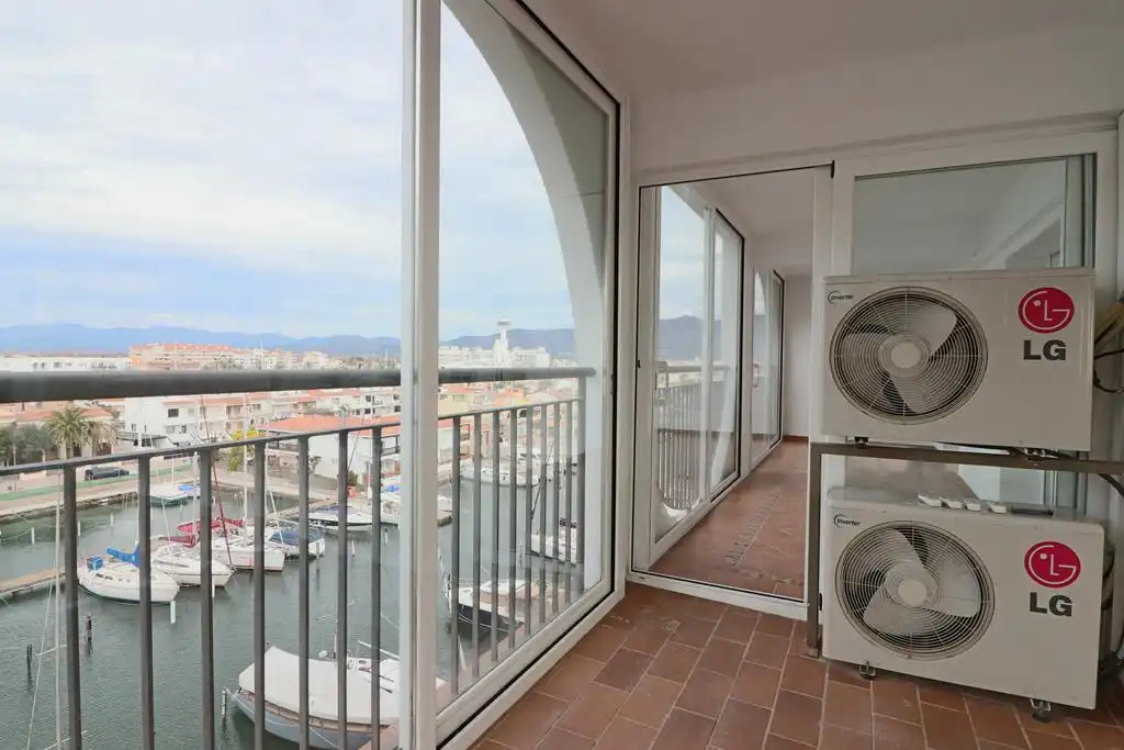 Balcony of Attic for sale in Empuriabrava  with Air Conditioner