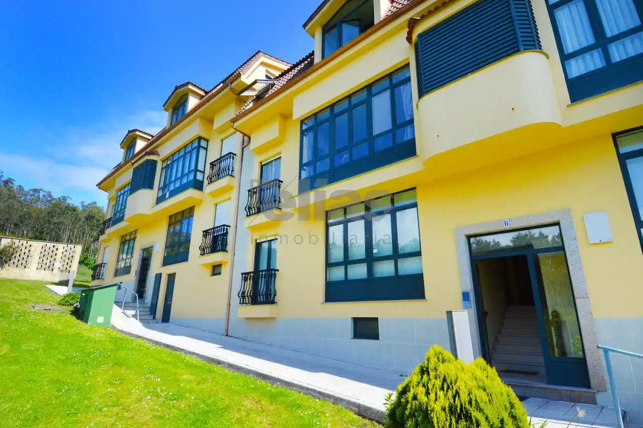 Vista exterior de Piso en venta en Cee con Piscina, Amueblado y Balcón