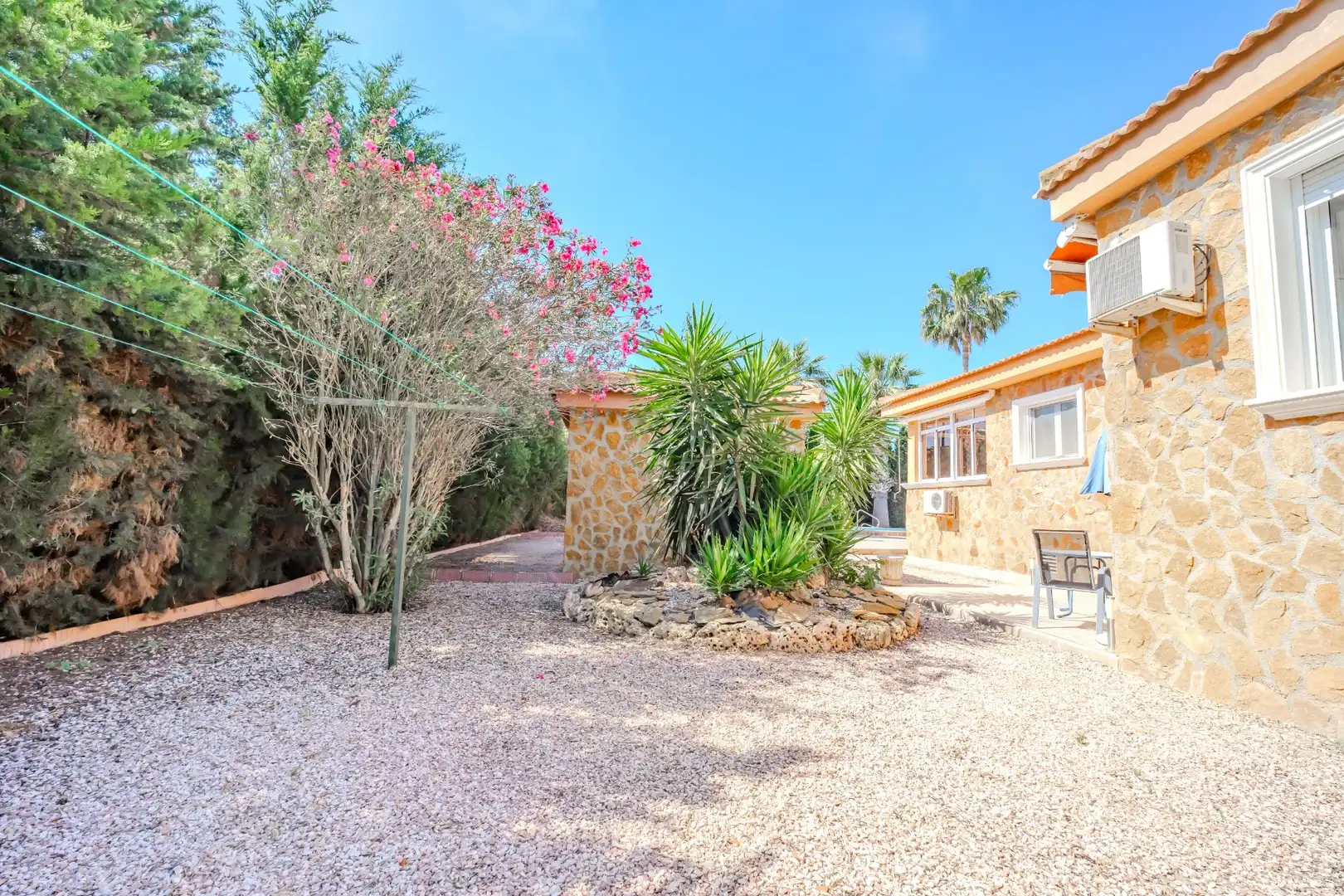Vista exterior de Finca rústica en venda en Daya Vieja amb Terrassa i Piscina