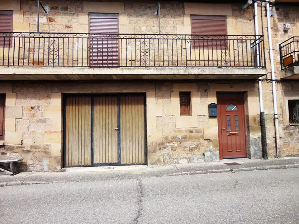 Vista exterior de Casa adosada en venta en Quintanar de la Sierra con Terraza