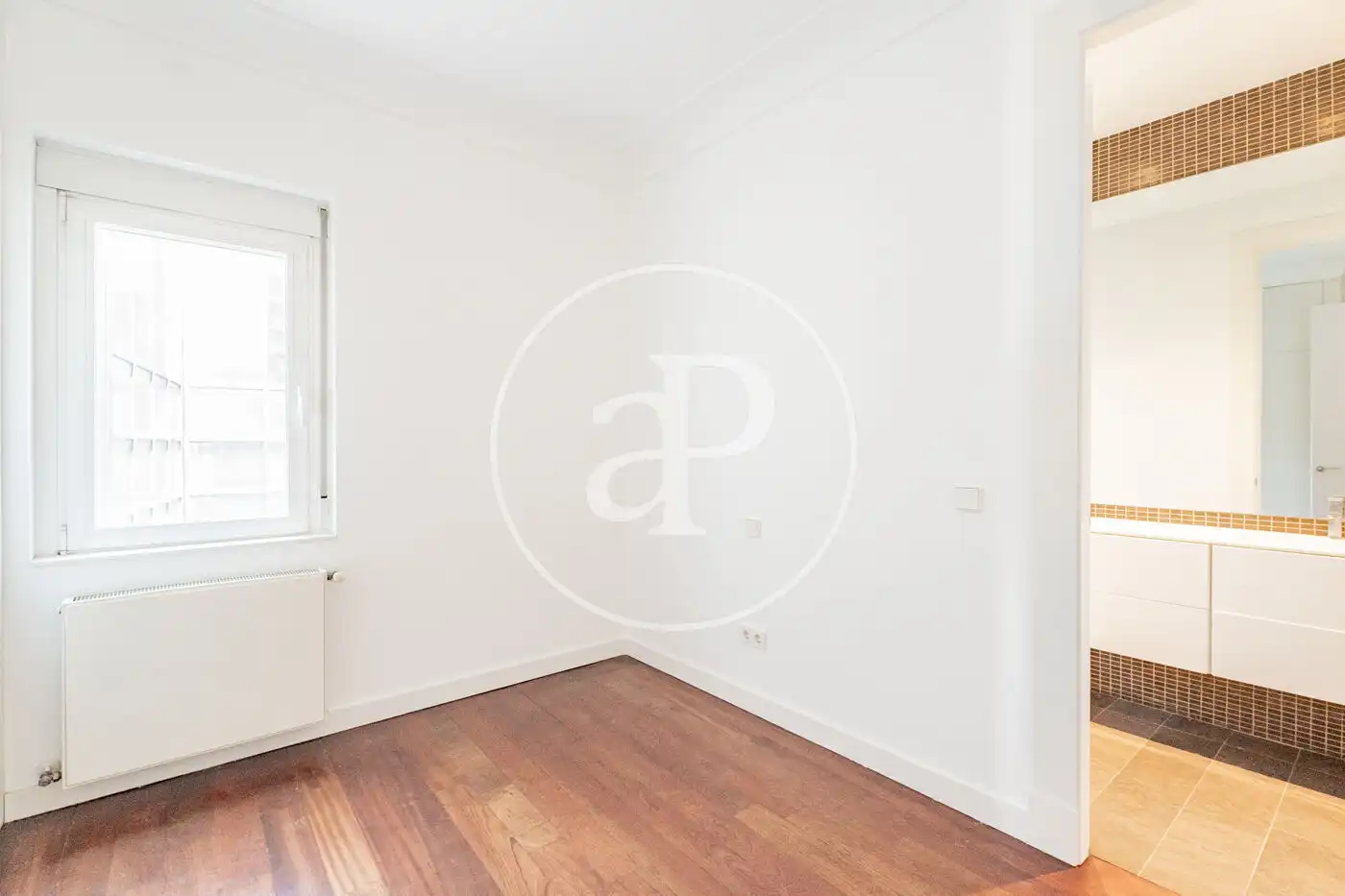 Schlafzimmer von Dachboden zur Miete in Madrid mit Klimaanlage, Heizung und Terrasse
