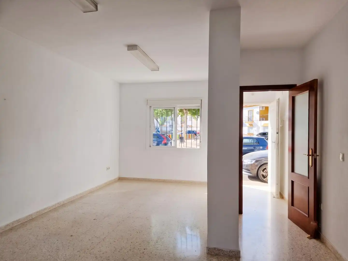 Casa adosada en venda en Umbrete amb Aire condicionat, Calefacció i Jardí privat