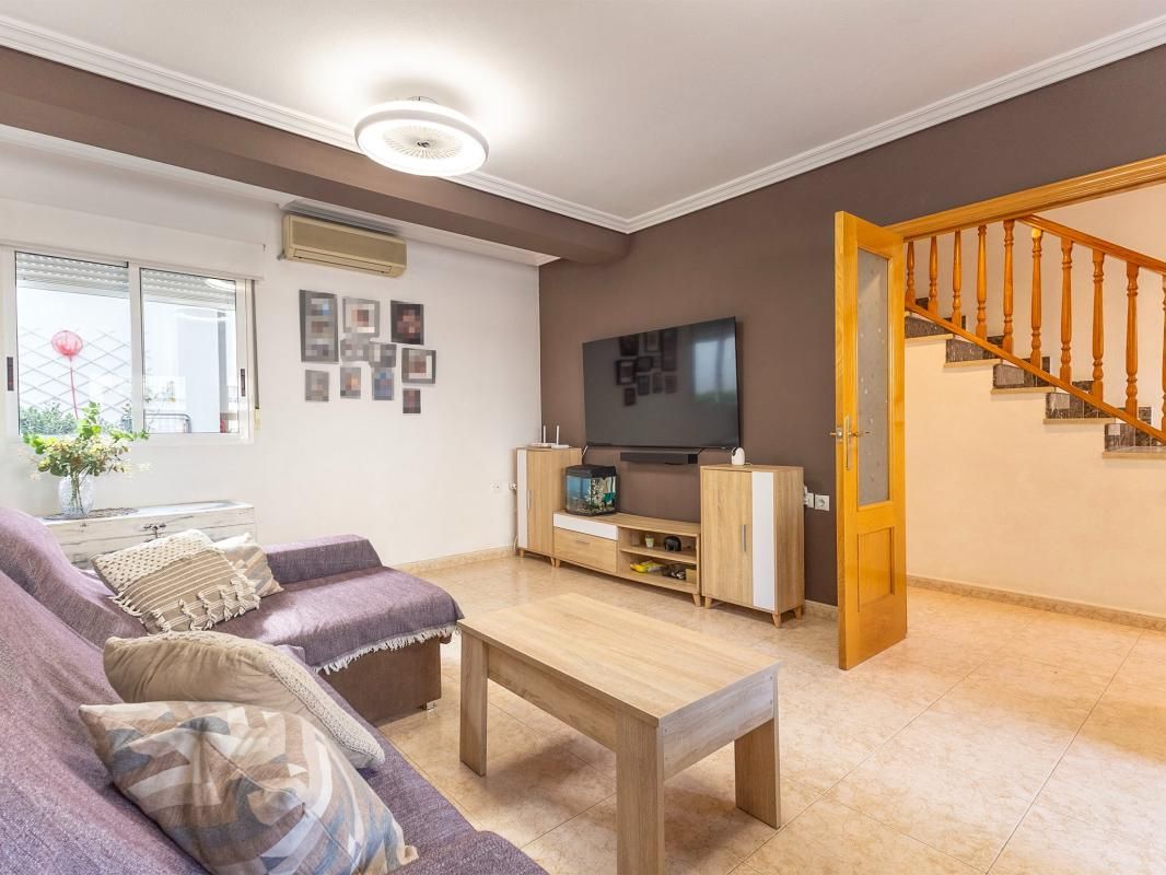 Casa adosada en venda a C. Camilo José Cela, Catral