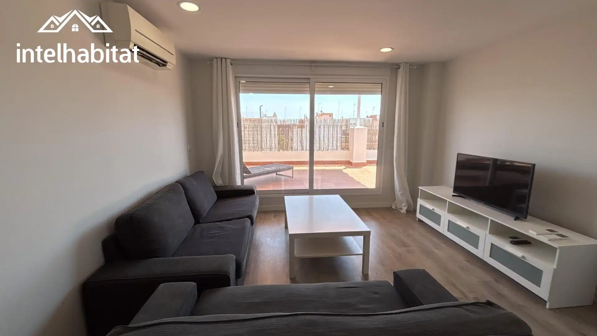Wohnzimmer von Dachboden zur Miete in Valencia mit Klimaanlage, Terrasse und Abstellraum