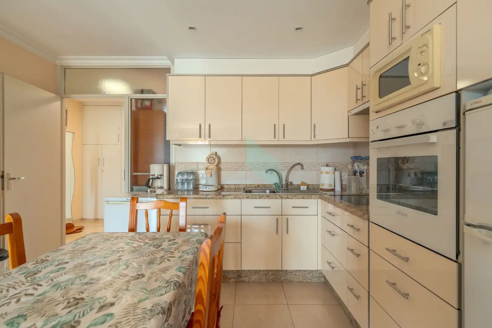 Cuina de Apartament en venda en Arona amb Aire condicionat, Terrassa i Moblat