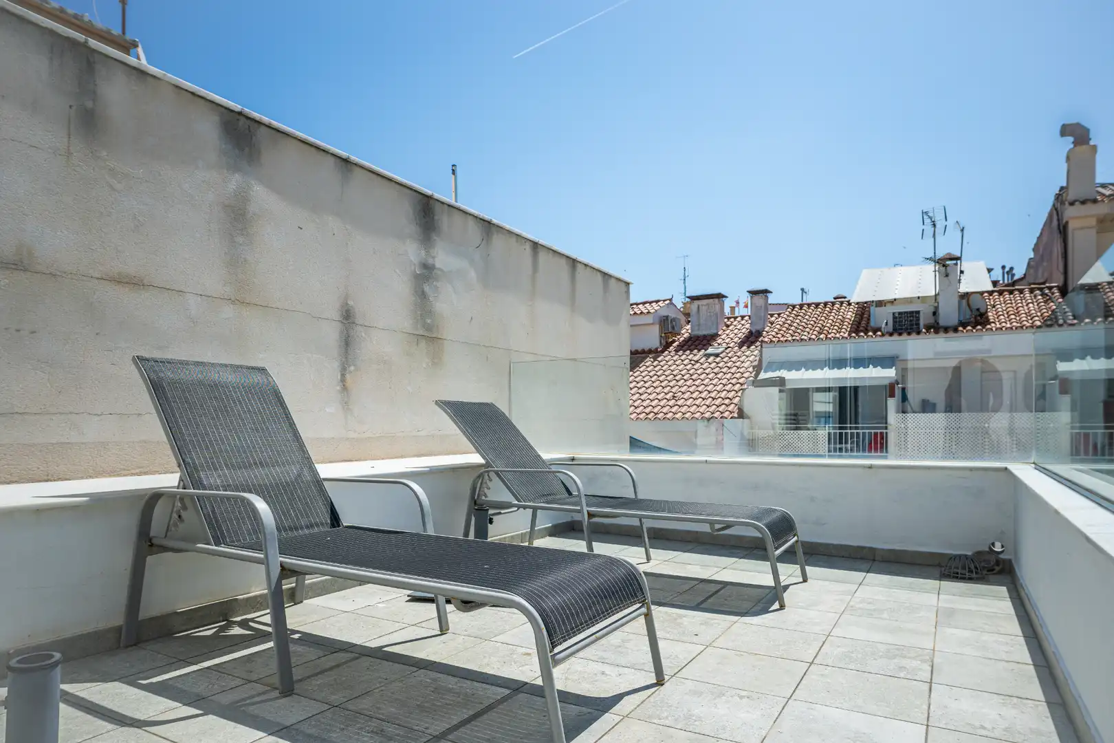 Terrasse von Einfamilien-Reihenhaus zum Verkauf in Sitges mit Klimaanlage, Heizung und Parkett