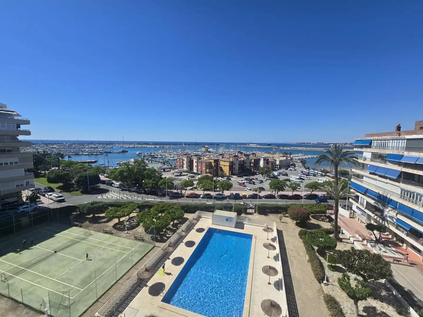 Piscina de Apartamento en venta en Torrevieja con Jardín privado, Terraza y Amueblado