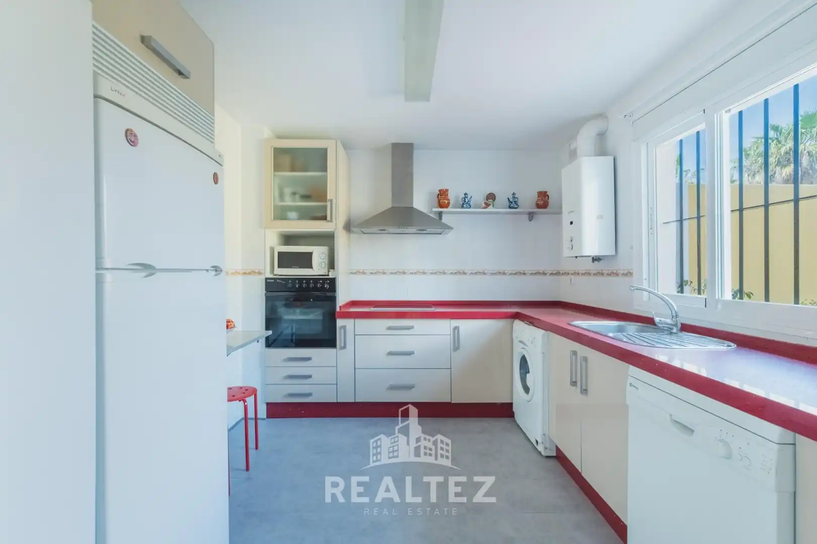 Küche von Einfamilien-Reihenhaus zum Verkauf in El Puerto de Santa María mit Terrasse, Möbliert und Balkon
